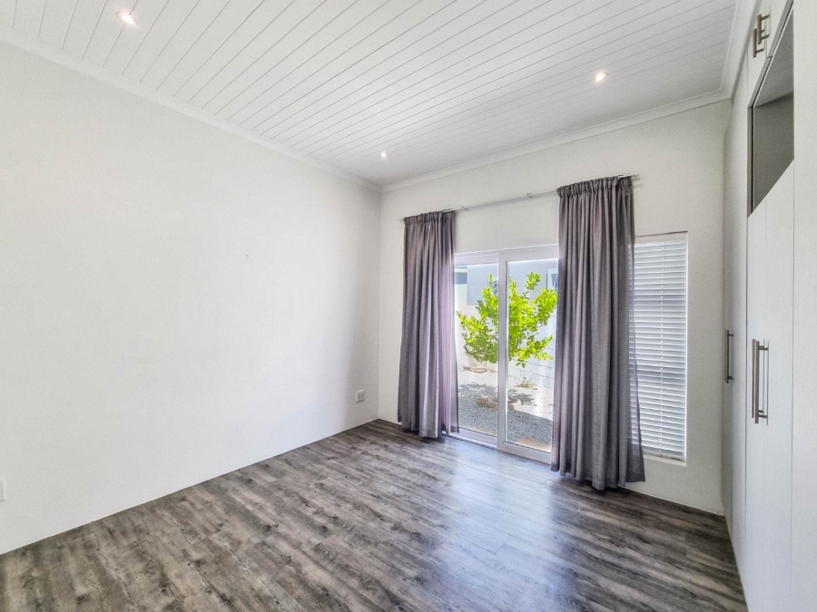 2 Bedroom Property for Sale in Sandbaai Western Cape